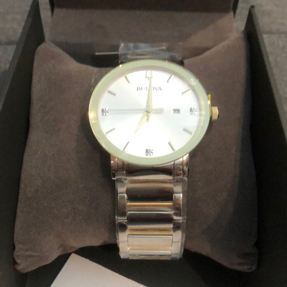 BULOVA Stainless Watch. Time&Date , Crystal face